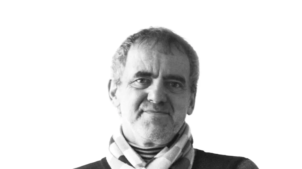 Leon Magdalenc, zunanji kolumnist - Dnevnik 2016 - portreti za komentarje in kolumne - kolumnisti - - //FOTO: Tomaž Skale------barvno, belo ozadje, za kolumno, PERMANENT!!!