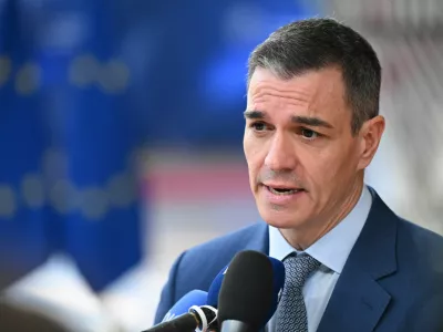 FILED - 20 March 2025, Belgium, Brussels: Spanish Prime Minister Pedro Sanchez speaks to media as he arrives to attend an EU summit at the European Council headquarters in Brussels. Photo: Sierakowski Frederic/EU Coincil/dpa - ATTENTION: editorial use only and only if the credit mentioned above is referenced in full