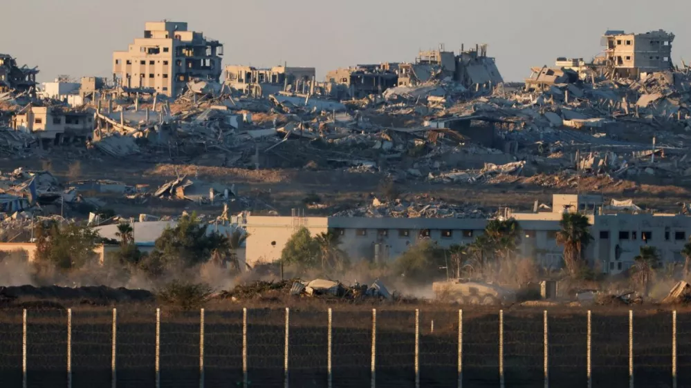 Destroyed buildings following explosions in Gaza, as seen from southern Israel, October 7, 2025. REUTERS/Ammar Awad