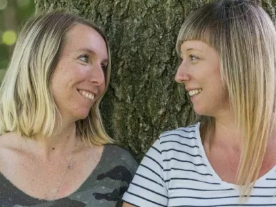 Jessica Baumgartner-Derler (na fotografiji levo) in Doris Gr&uuml;nwald sta bili oktobra 1990 žrtvi zamenjave novorojenčkov v gra&scaron;ki porodni&scaron;nici. Prvič sta se srečali septembra letos. F Instagram, zajem zaslona