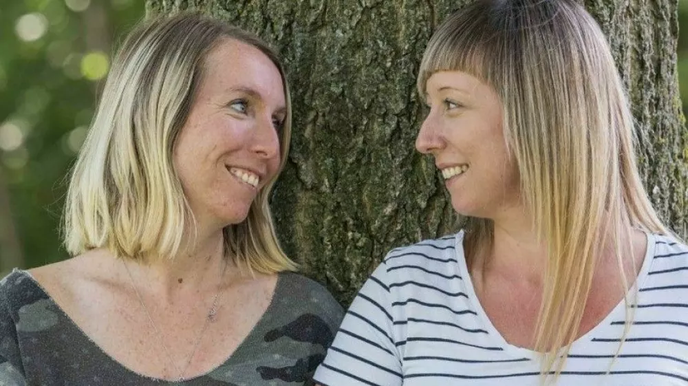 Jessica Baumgartner-Derler (na fotografiji levo) in Doris Gr&uuml;nwald sta bili oktobra 1990 žrtvi zamenjave novorojenčkov v gra&scaron;ki porodni&scaron;nici. Prvič sta se srečali septembra letos. F Instagram, zajem zaslona