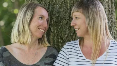 Jessica Baumgartner-Derler (na fotografiji levo) in Doris Gr&uuml;nwald sta bili oktobra 1990 žrtvi zamenjave novorojenčkov v gra&scaron;ki porodni&scaron;nici. Prvič sta se srečali septembra letos. F Instagram, zajem zaslona