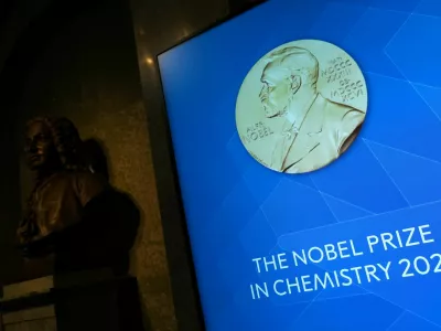 A screen displays a Nobel Prize medal ahead of the announcement of the Nobel Prize in Chemisty, at the Royal Swedish Academy of Sciences, in Stockholm, Sweden, October 8, 2025. REUTERS/Tom Little