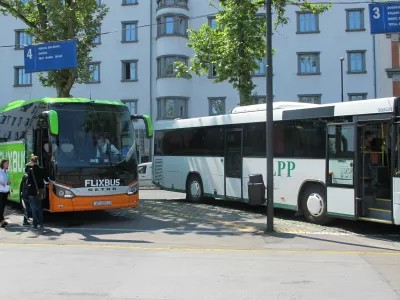 avtobus družbe FlixBus, ki aktivno stopa na slovenski in hrva&scaron;ki trg avtobusnih prevozov