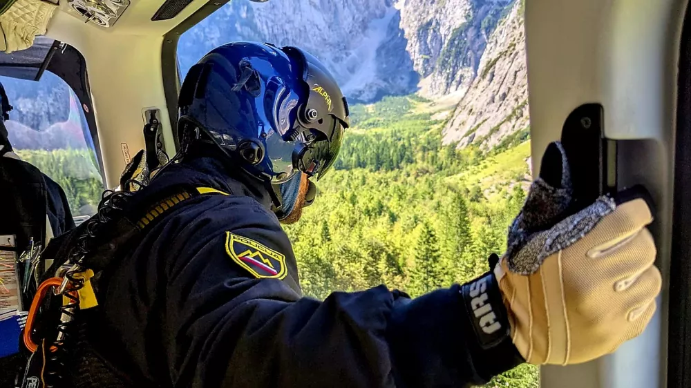Re&scaron;evalni helikopter, policijski helikopter, nesreča v gorah, gorska nesreča, gore, GRZS, re&scaron;evanjeFoto: PU Kranj