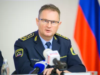 Ljubljana, Ministrstvo za notranje zadeveNovinarska konferenca, namenjena ozavescanju o varnosti v prometu ob zacetku kolesarske sezone.V. d. generalnega direktorja Policije Damjan Petric.