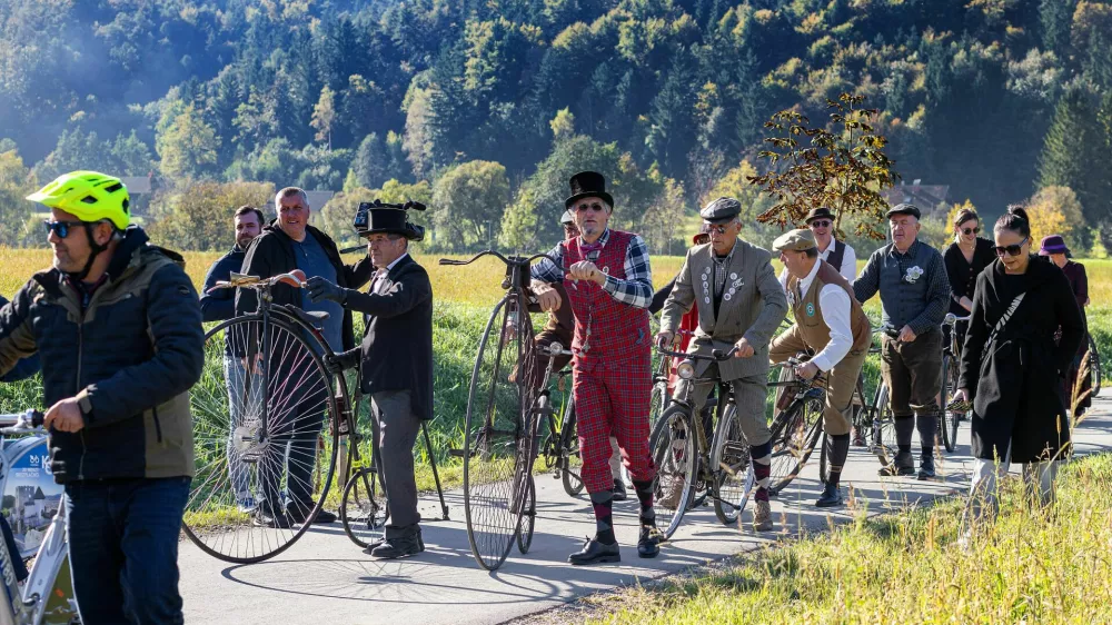 V Dobrni odprli nove kilometre kolesarskih povr&scaron;in