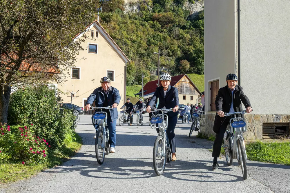 V Dobrni odprli nove kilometre kolesarskih povr&scaron;in