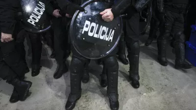 simbolična fotografija - policija - &scaron;čitnik--- nogomet - Olimpija: Maribor, Prva liga, zaostala tekma, 4. kroga:- nogometa&scaron;i ljubljanske Olimpije so izgubili proti Mariboru z 0:3 (0:1).         //FOTO: Luka Cjuha