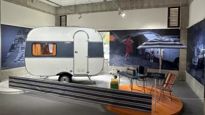 Osrednji prostor občasne razstave Modro na belem v Tehniškem muzeju Slovenije. / Foto: Matjaž Terzič