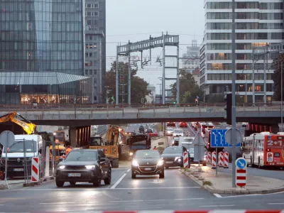 10.10.2025 -zapora Dunajske, obvoz, policija, kolesarji, avtobus, NATOFoto: Tomaž Skale