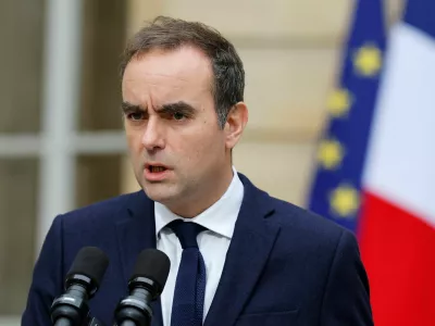 French outgoing Prime Minister Sebastien Lecornu delivers a statement in the courtyard at the Hotel Matignon in Paris after launching a series of talks with political parties' leaders as France faces a political crisis following the announcement of the resignation of the new government, France, October 8, 2025. REUTERS/Stephanie Lecocq/Pool