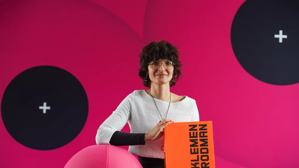 Monografijo sta skupaj zasnovala in oblikovala Klemen Rodman in njegova hči Petra. Iz&scaron;la je dve leti po njegovi smrti. / Foto: Robi Srebrnič