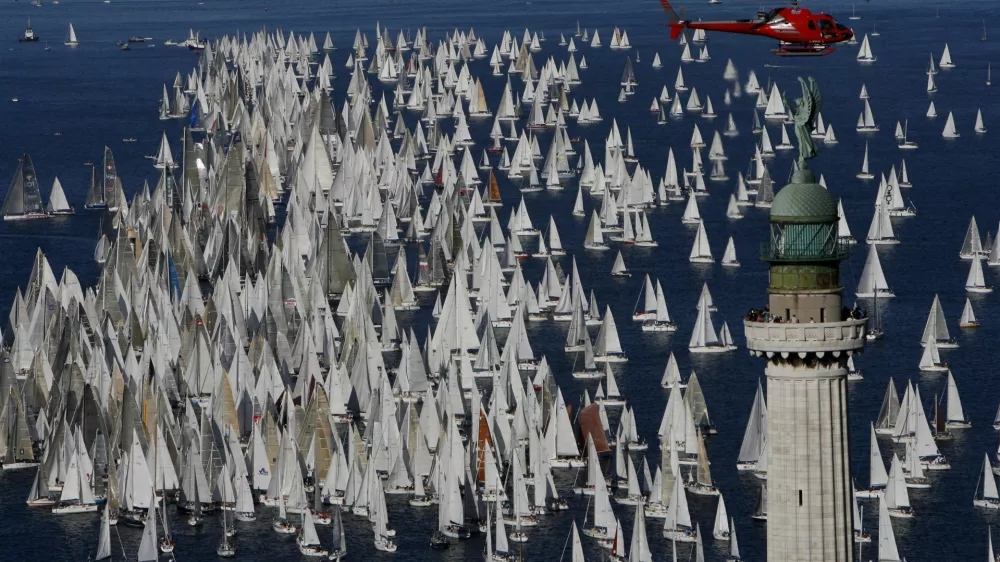 - 41. Barcolana 2009 - množična jadralska regata, jadranje, Trža&scaron;ki zaliv///FOTO: Tomaž SkaleOPOMBA: ZA OBJAVO V ČASOPISU DNEVNIK