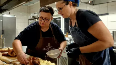 Tematska srednjeve&scaron;ka večerja z najlep&scaron;im razgledom v mestu - Stari grad nad Kamnikom. 