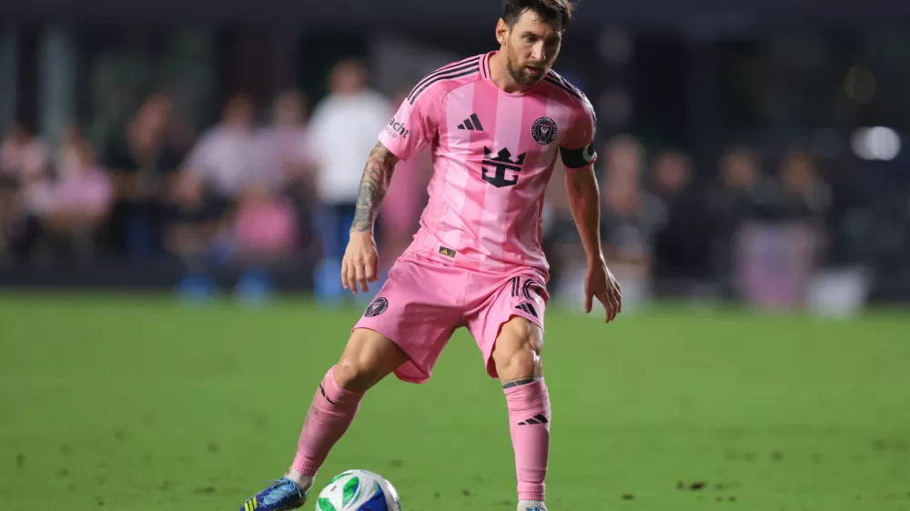 Oct 11, 2025; Fort Lauderdale, Florida, USA; Inter Miami CF forward Lionel Messi (10) dribbles the ball against Atlanta United during the second half at Chase Stadium. Mandatory Credit: Sam Navarro-Imagn Images