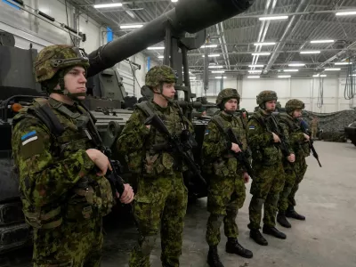 FILE PHOTO: Estonian NATO troops stand in line during a news conference of British Secretary of State for Defence Ben Wallace, Baltic defence ministers and representatives from other NATO members in Tapa Army Base, Estonia, January 19, 2023. REUTERS/Ints Kalnins/File Photo