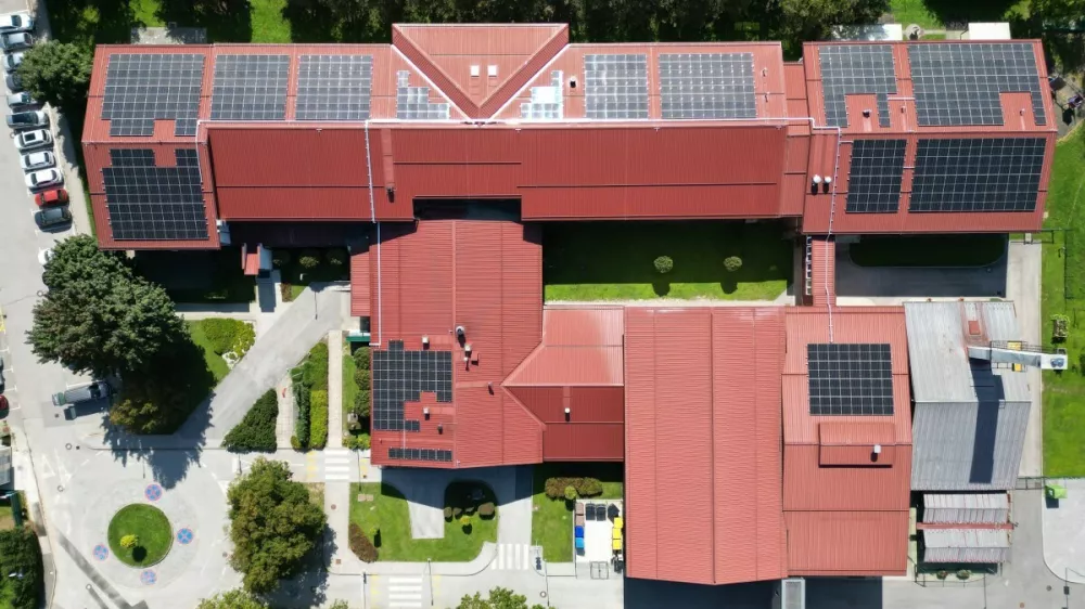 Sončna elektrarna na Osnovni &scaron;oli Trzin