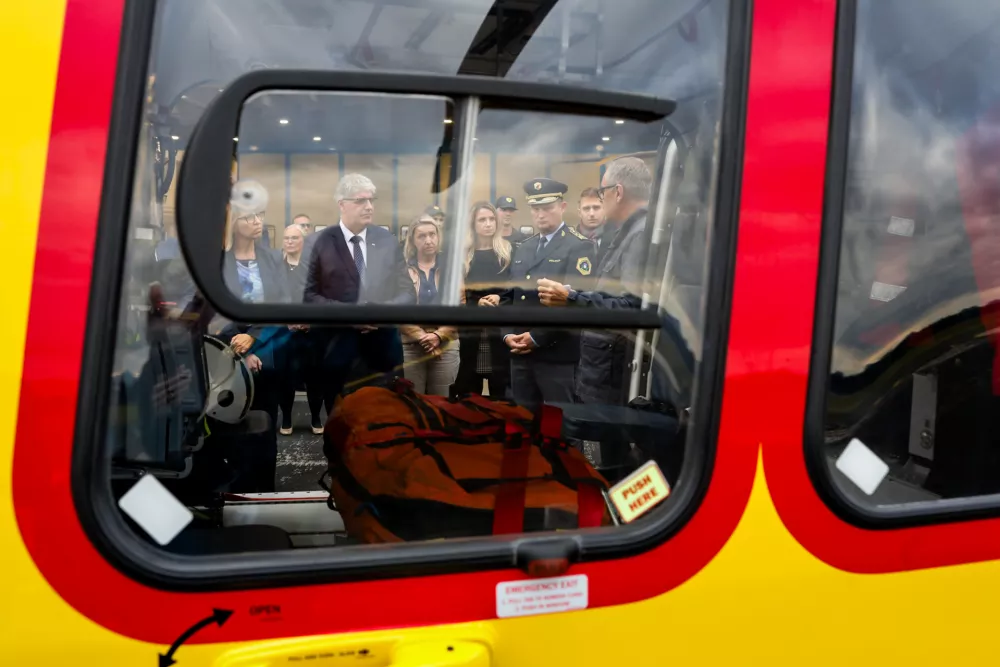 13.10.2025.Podpis pogodbe za nakup 2 helikopterjev Leonardi. za namen re&scaron;evanja. Foto Bojan Velikonja 