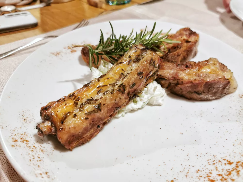 Počasi pečena svinjska rebrca, Valeria 1904