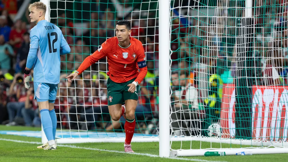 14 October 2025, Portugal, Lisbon: Portugal's Cristiano Ronaldo (7) celebrates after scoring a goal during the FIFA World Cup European Qualifying soccer match between Portugal and Hungary at Jose Alvalade Stadium. Photo: Alexandre De Sousa/ZUMA Press Wire/dpa