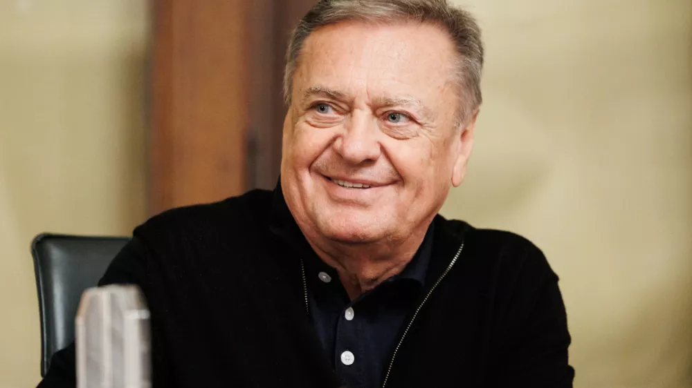 Ljubljana, Mestna hisa.Novinarska konferenca ljubljanskega zupana Zorana Jankovica, na kateri bodo predstavili potek prenov nekaterih cest v Ljubljani ter aktivnosti v Mestni obcini Ljubljana ob zacetku solskega leta.Ljubljanski zupan Zoran Jankovic.