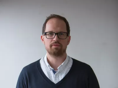 .Tomaž Klip&scaron;teter, komentator - dopisna    - Dnevnik 2016 - portreti za komentarje in kolumne - komentatorji - novinarji - novinar -  //FOTO: Maja Marko