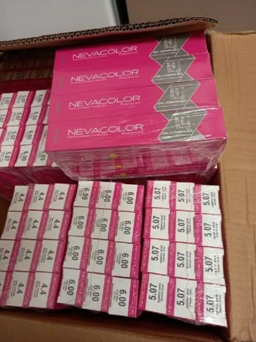 Tur&scaron;ki državljan je sku&scaron;al v re&scaron;ilci iz Srbije na Hrva&scaron;ko pretihotapiti ogromno &scaron;katel barve za lase. 