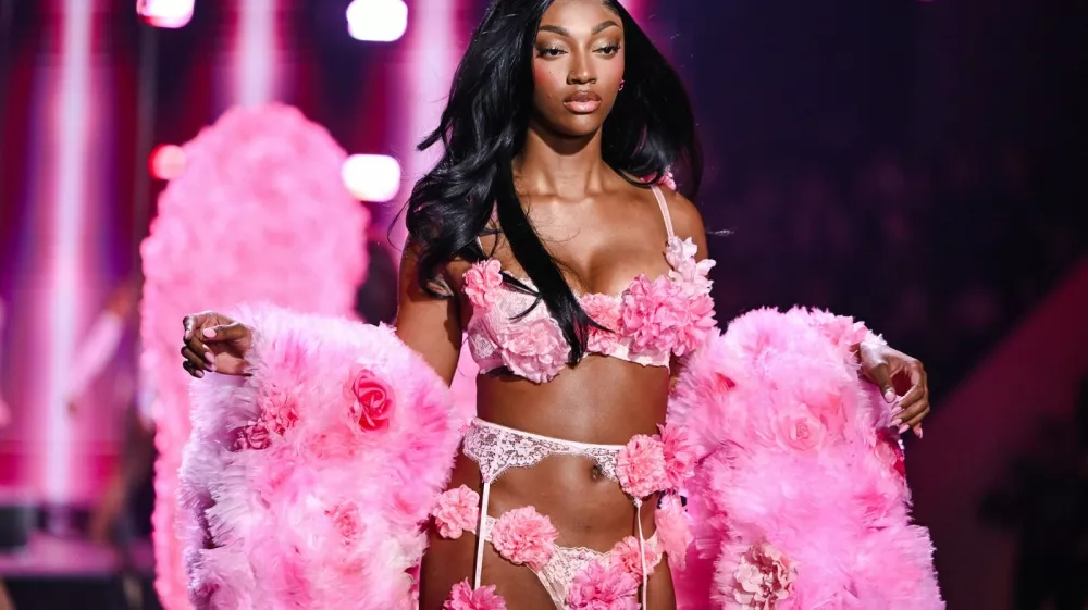 Angel Reese walking on the runway during the 2025 Victoria's Secret Fashion show held at Steiner Studios in New York, NY on October 15, 2025.,Image: 1045843676, License: Rights-managed, Restrictions: *** World Rights ***, Model Release: no