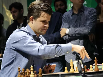 31 December 2024, US, New York: Norwegian chess player Magnus Carlsen in action against Polish Jan-Krzysztof Duda during the 2024 FIDE World Rapid and Blitz Chess Championships. Photo: Seshadri Sukumar/ZUMA Press Wire/dpa