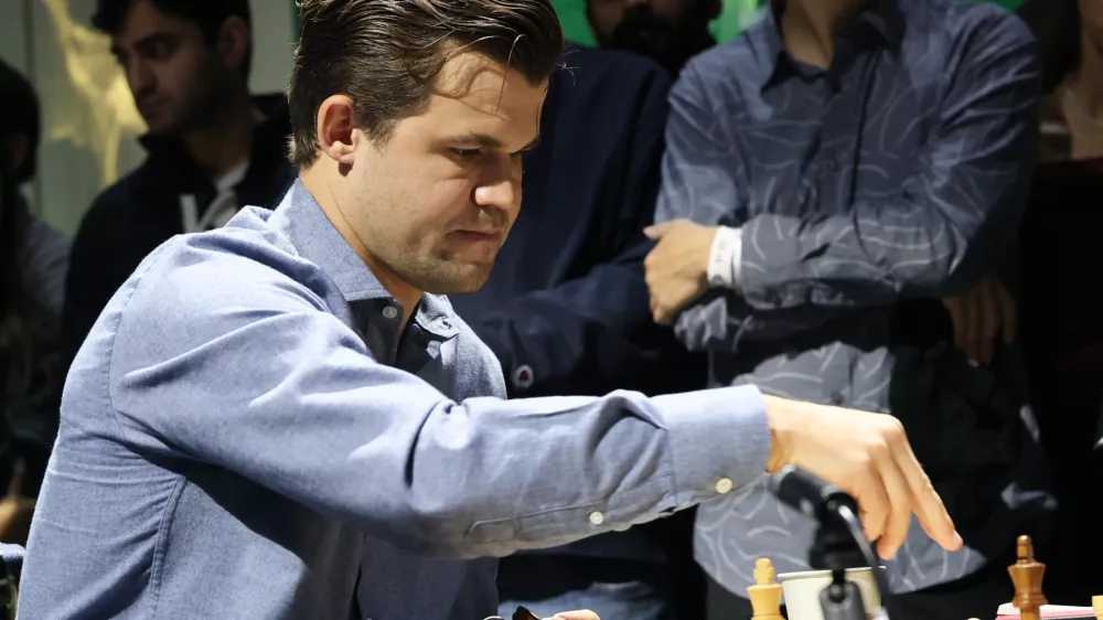 31 December 2024, US, New York: Norwegian chess player Magnus Carlsen in action against Polish Jan-Krzysztof Duda during the 2024 FIDE World Rapid and Blitz Chess Championships. Photo: Seshadri Sukumar/ZUMA Press Wire/dpa