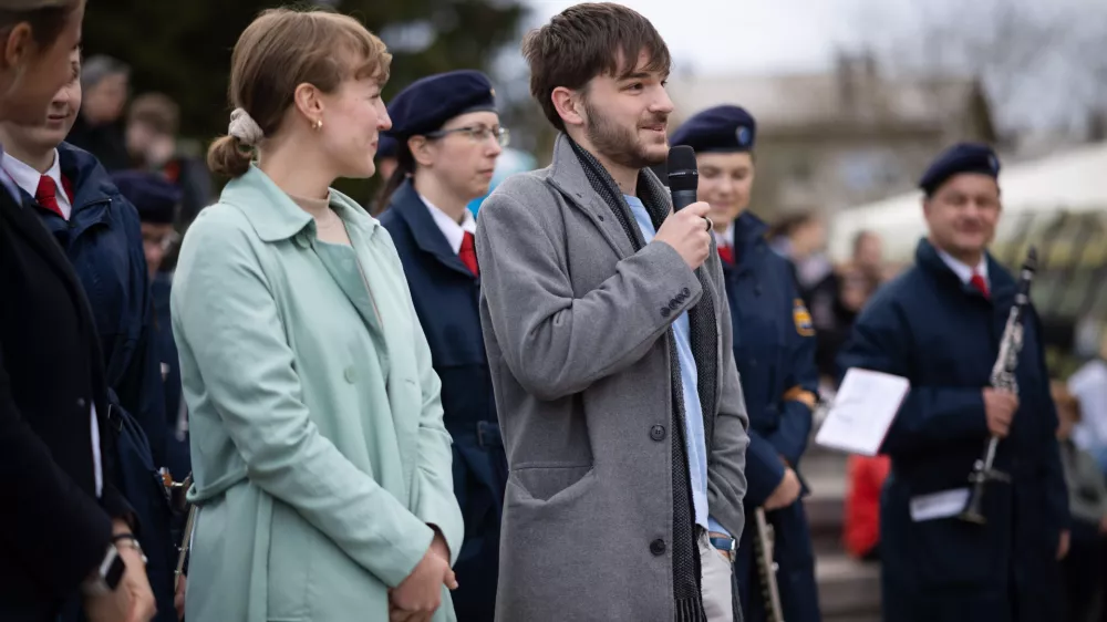 Ponovno i&scaron;čejo mladega župana in mlado županjo