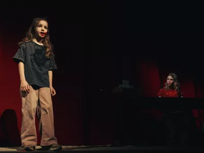 Milo Rau & NT Gent: Medejini otroci, predstava