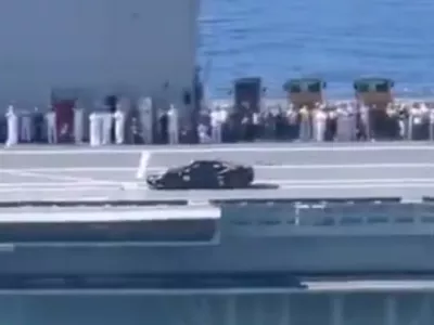 Hitra vožnja po letalonosilki