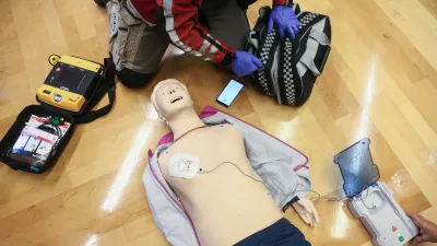 - oživljanje - simulacija dela zdravstvenega dispečerja in telefonskega vodenja skozi postopke oživljanja.- 16.10.2018 - Svetovni dan oživljanja 2018 - novinarska konferenc pod sloganom »Vsak Zemljan lahko reši življenje« v organizaciji SloRS - Slovenski reanimacijski svet pri Slovenskem združenju za urgentno medicino in Rdeči križ Slovenije. //FOTO: Luka Cjuha.