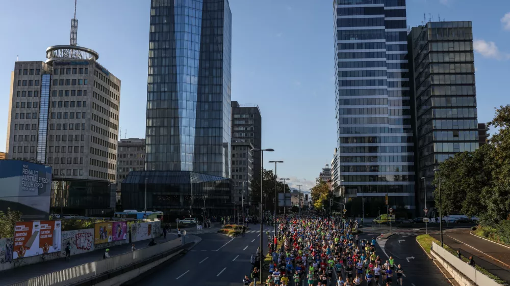 - maraton 42 km -- polmaraton 21 km -- NEVIDNA LJUBLJANA- 22. 10.2023 - 27. Ljubljanski maraton 2023 - največji teka&scaron;ki dogodek v Sloveniji - //FOTO: Bojan Velikonja