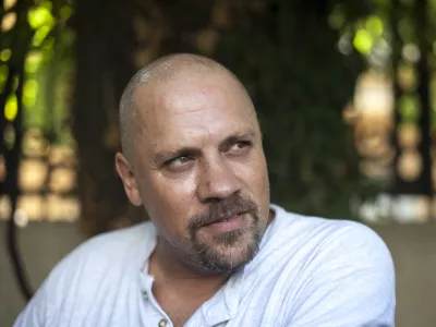 Boris Dežulović, hrva&scaron;ki novinar in književnik, Dnevnikov kolumnist    ///FOTO: Luka CjuhaOPOMBA: ZA OBJAVO V PRILOGI &ndash; DNEVNIKOV OBJEKTIV - INTERVJU 2015. / Foto: Luka Cjuha