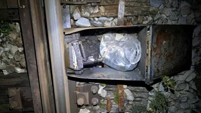 Namerna po&scaron;kodba železni&scaron;ke infrastrukture - neznanec je prežagal zatič na kretni&scaron;ki ključavnici