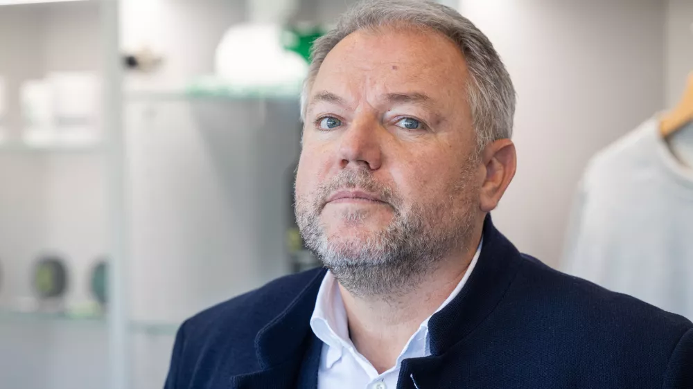 Ljubljana, klubska trgovina HK Olimpija.Novinarska konferenca HK Olimpija Ljubljana.Direktor lige ICE Christian Feichtinger.