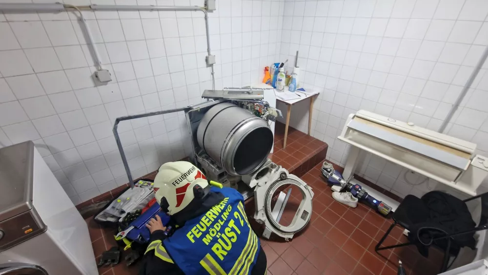 Avstrija su&scaron;ilni stroj re&scaron;evanje