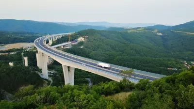 Primorska avtocesta bo tudi danes po napovedih bolj obremenjena.