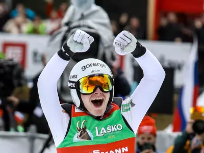 (video) Domen Prevc &scaron;e naprej podira rekorde skakalnic