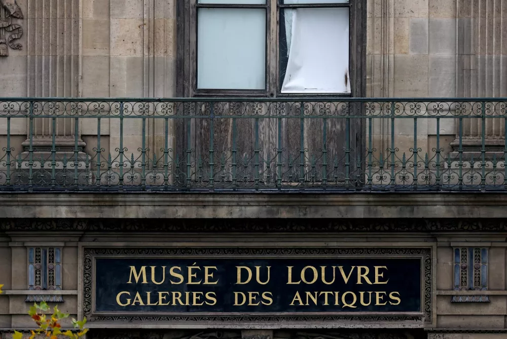 A window believed to have been used in what the French Interior Ministry said was a robbery at the Louvre museum during which jewellery was stolen, in Paris, France, October 19, 2025. REUTERS/Gonzalo Fuentes   TPX IMAGES OF THE DAY