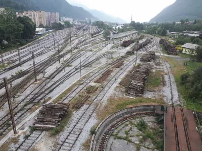 Na Jesenicah začeli odstranjevati tire