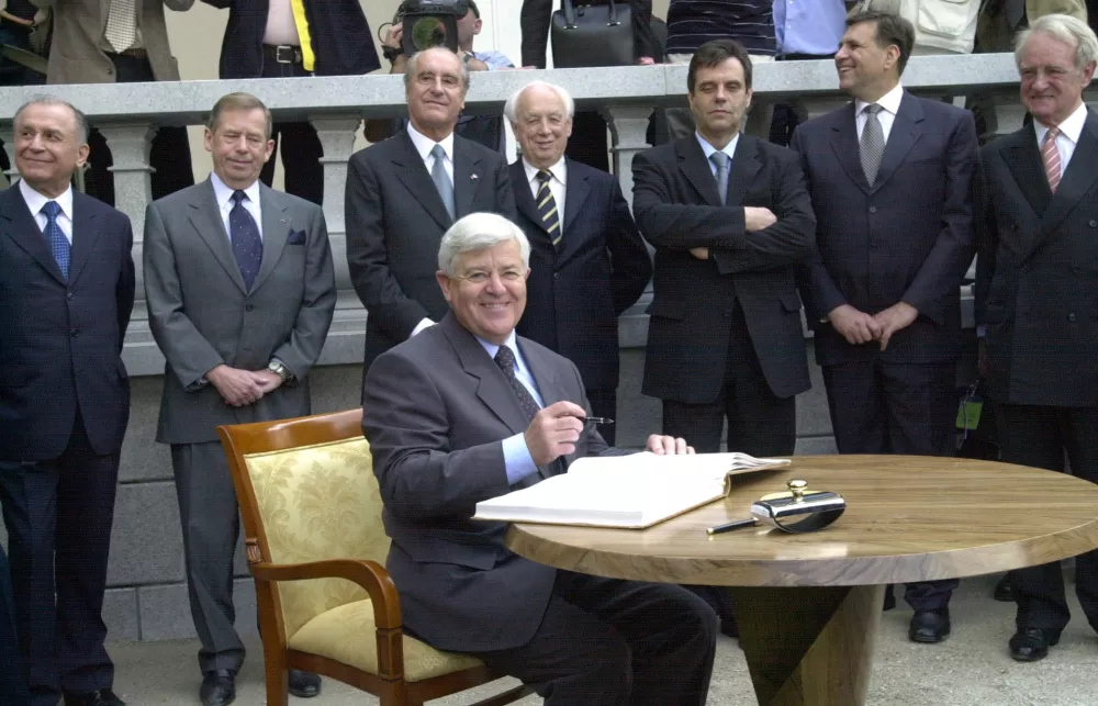 srečanje predsednikov, srednjeevropskih držav Milan Kučan Vaclav Havel Vojislav Ko&scaron;tunica Johannes Rau