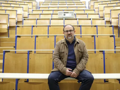 - 14.10.2022 - dr. Roman Kuhar, sociolog - profesor sociologije na Filozofski fakulteti Univerze v Ljubljani. //FOTO: Jaka Gasar