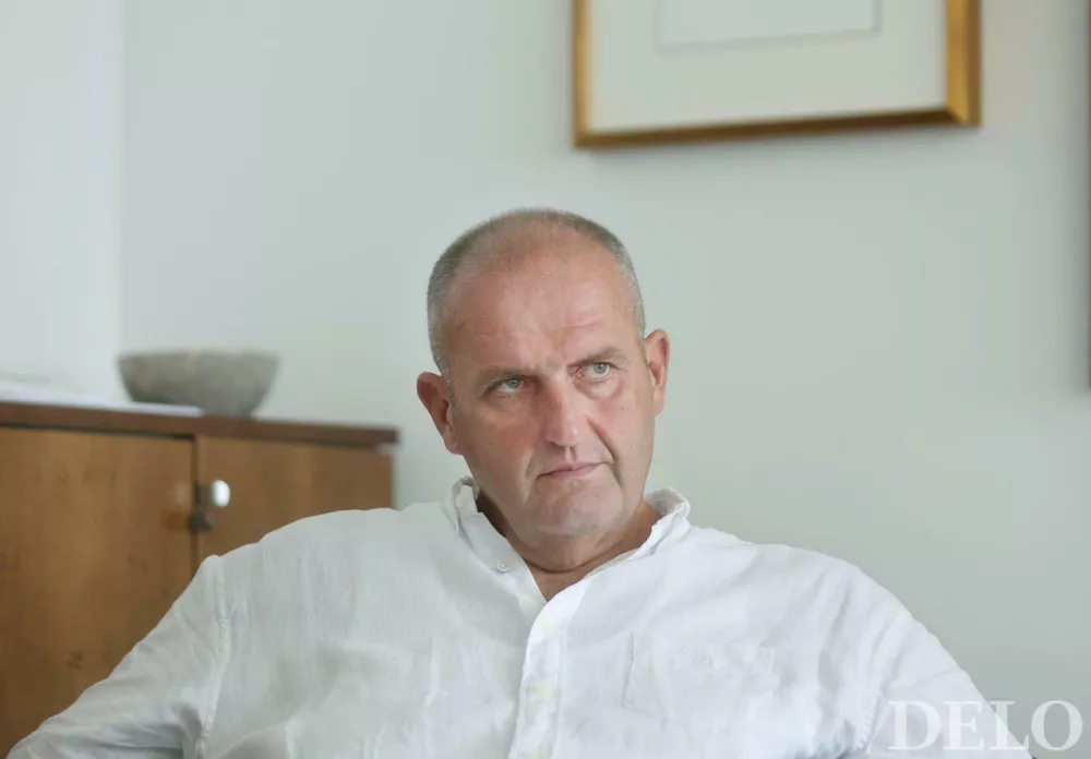 Neodgovorno dejanje v &scaron;kodo zdravstva: Bi brivcu pustili, da vam izpuli zob?