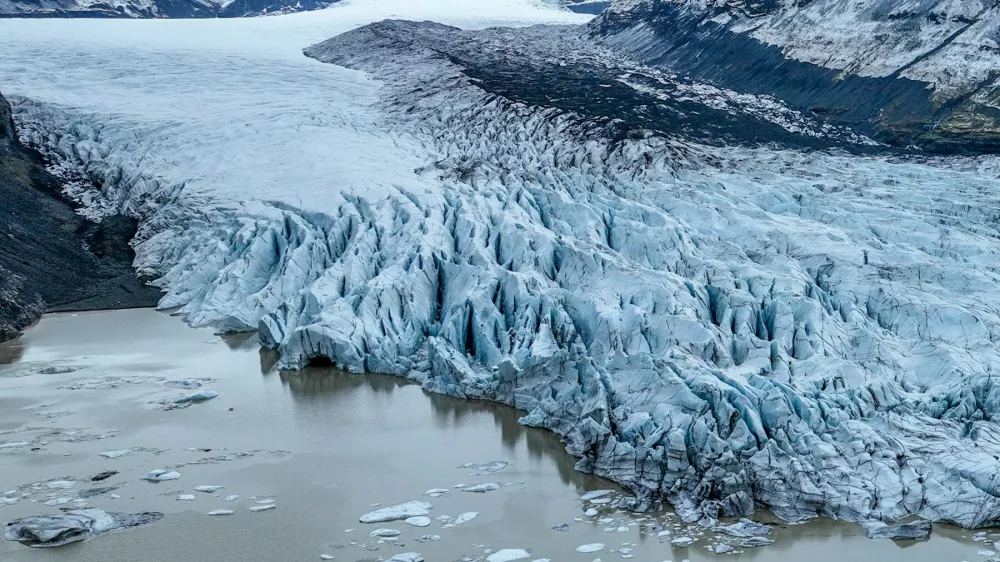 March 25, 2025, Skaftafell, Skaftafell, Iceland: An aerial view of Skaftafell Glacier. Skaftafell Glacier, part of Vatnaj&Atilde;&para;kull National Park in Iceland, is a stunning natural wonder characterized by its breathtaking ice formations and rugged landscapes. Skaftafell Glacier, Skaftafell, Iceland, 25th March 2025.,Image: 979375227, License: Rights-managed, Restrictions:, Model Release: no