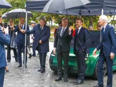 Tako spro&scaron;čeno, da se je tudi protokol umaknil vlakcu urbanu