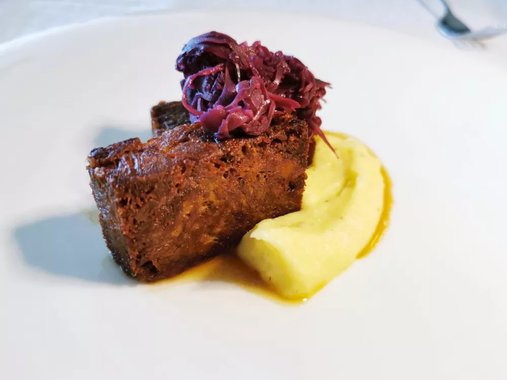 Jagenjčkova terina, Hi&scaron;a Krasna